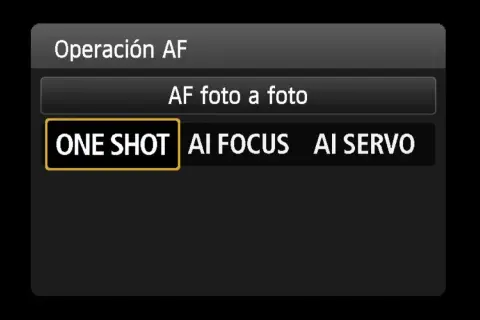 Pantalla de cámara con opciones de AF: One Shot, AI FOCUS y AI SERVO.