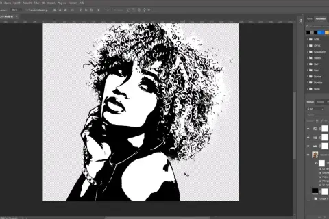 Mujer con cabello rizado en estilo **photoshop blanco y negro**. La imagen muestra un retrato artístico con fuertes contrastes.