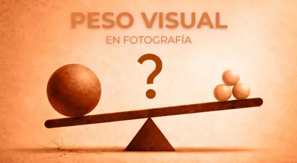 Balanza con una esfera grande a la izquierda y tres pequeñas a la derecha, ilustrando el peso visual en fotografía.