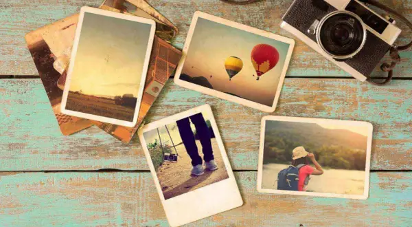 Unas fotos antiguas y una cámara evocan recuerdos. Historias que podemos hablar por fotos, de globos aerostáticos, paisajes y aventuras.