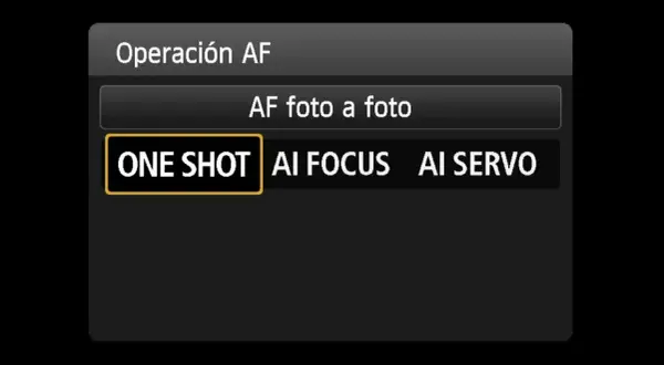 Pantalla de cámara con opciones de AF: One Shot, AI FOCUS y AI SERVO.