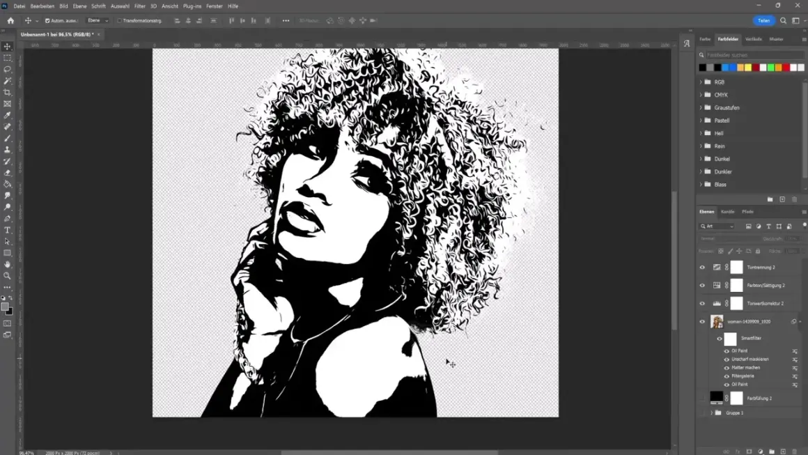 Mujer con cabello rizado en estilo **photoshop blanco y negro**. La imagen muestra un retrato artístico con fuertes contrastes.