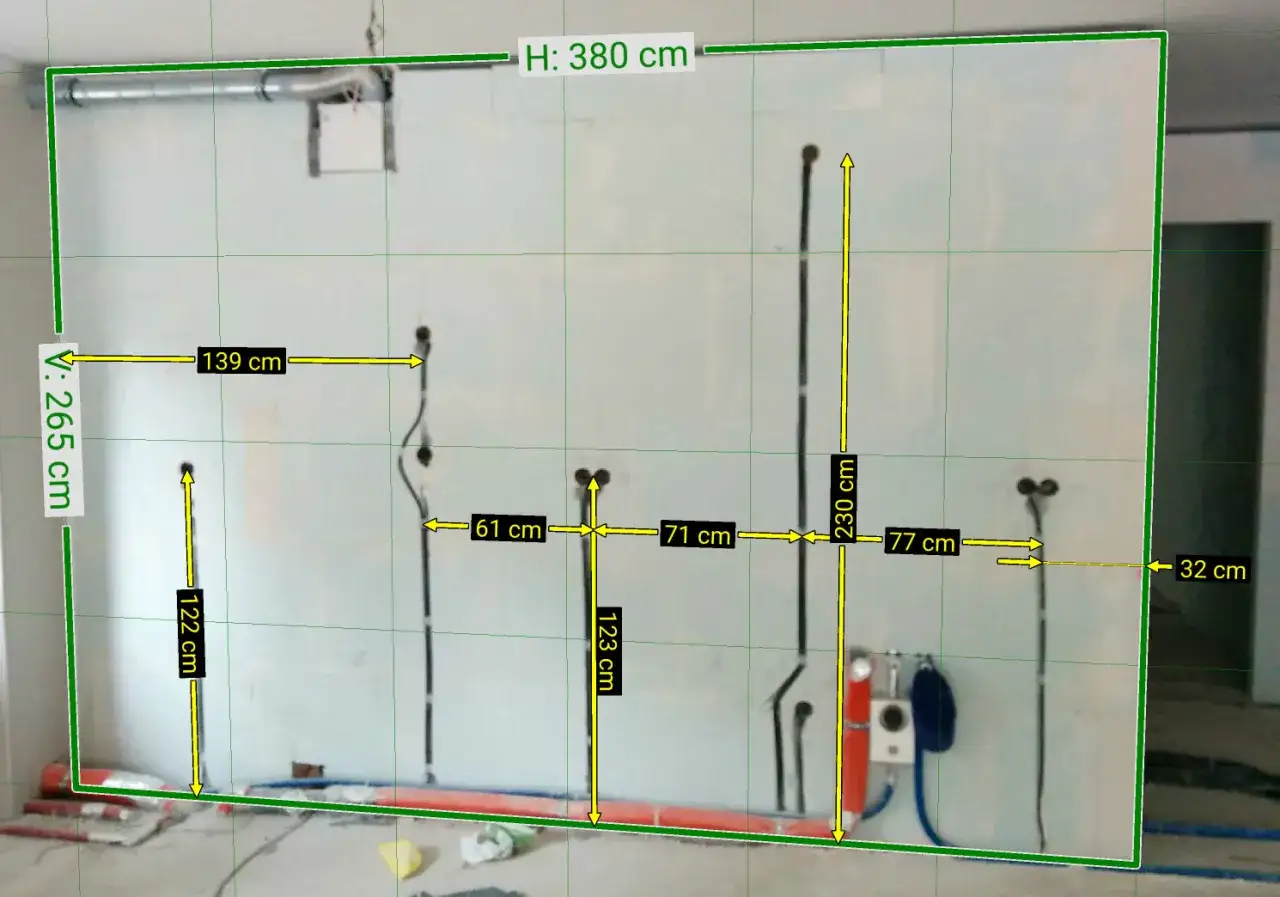 Medir en una foto: la pared tiene 380 cm de ancho y 265 cm de alto. Se marcan varias distancias, como 139 cm, 122 cm, 61 cm, 71 cm, 230 cm, 77 cm y 32 cm.