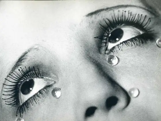 Man Ray y la fotografía surrealista que convirtió la técnica en arte