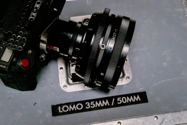 Lente Lomo 35mm/50mm en cámara profesional. La lomografía que es, se explora con este equipo.